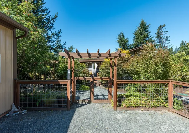 Photo 2 of Sale Pending at 1607 Ne Parker Rd, Coupeville, WA 98239 | MLS# NWM2568081 | Listing updated on 2026-09-25
