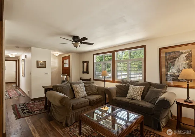 Photo 3 of Sale Pending at 1607 NE Parker Rd, Coupeville, WA 98239 | MLS# NWM2568081 | Listing updated on 2026-09-25