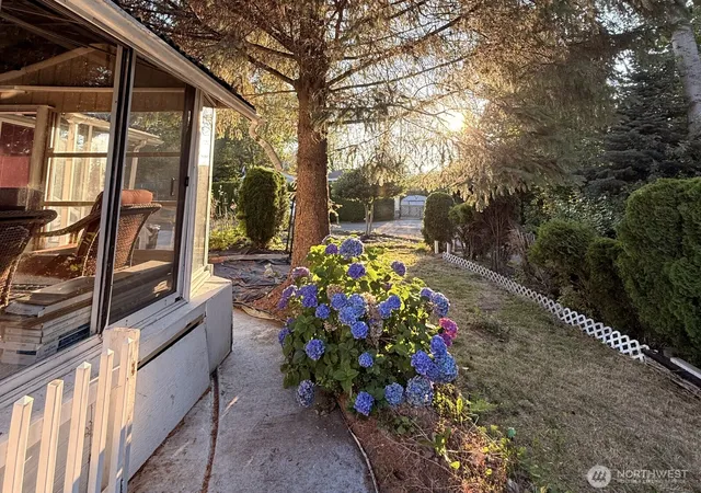 Photo 2 of Manufactured home for sale at 5001 Bay Rd #F87, Blaine, WA 98230 | MLS# NWM2568126 | Listing updated on 2026-09-23