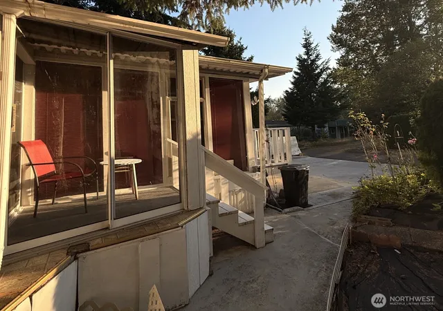 Photo 4 of Manufactured home for sale at 5001 Bay Rd #F87, Blaine, WA 98230 | MLS# NWM2568126 | Listing updated on 2026-09-23