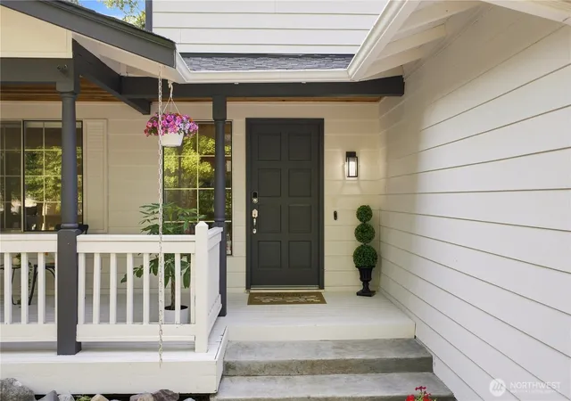 Photo 4 of Single family home for sale at 14433 106th Place NE, Kirkland, WA 98034 | MLS# NWM2568155 | Listing updated on 2026-09-23