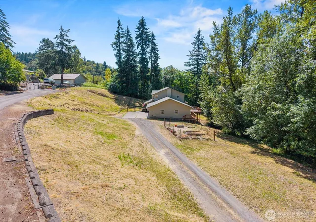 Photo 3 of Single family home for sale at 551 Haussler Rd, Kelso, WA 98626 | MLS# NWM2568169 | Listing updated on 2026-10-01