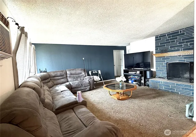 Photo 4 of Single family home for sale at 915 Southeast 4th Ave, Quincy, WA 98848 | MLS# NWM2568188 | Listing updated on 2026-09-23