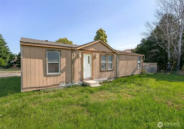 Photo 2 of Manufactured home for sale at 14901 Voss Pl, Entiat, WA 98822 | MLS# NWM2568259 | Listing updated on 2026-09-23