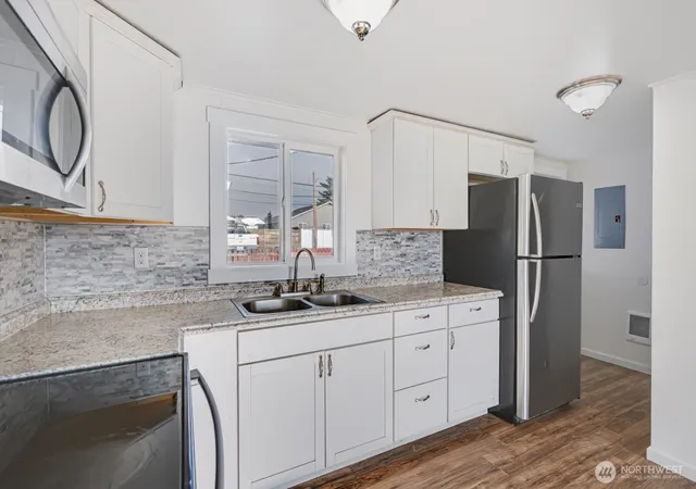 Photo 2 of Single family home for sale at 1222 Se A St, Ephrata, WA 98823 | MLS# NWM2568301 | Listing updated on 2026-09-28