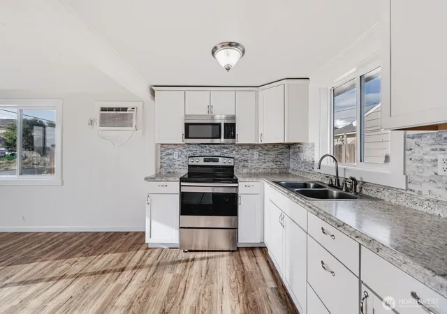 Photo 3 of Single family home for sale at 1222 Se A St, Ephrata, WA 98823 | MLS# NWM2568301 | Listing updated on 2026-09-28