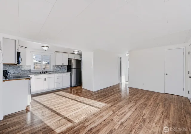 Photo 4 of Single family home for sale at 1222 SE A St, Ephrata, WA 98823 | MLS# NWM2568301 | Listing updated on 2026-09-28