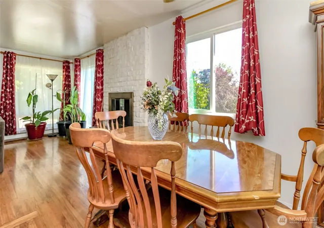 Photo 3 of Single family home for sale at 2633 Lake Youngs Ct SE, Renton, WA 98058 | MLS# NWM2568310 | Listing updated on 2026-09-23