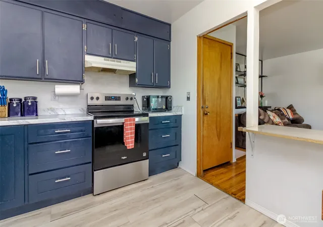 Photo 4 of Single family home for sale at 2633 Lake Youngs Ct SE, Renton, WA 98058 | MLS# NWM2568310 | Listing updated on 2026-09-23