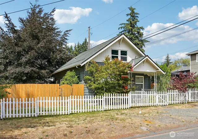 Photo 3 of Single family home for sale at 811 S 88th Street, Tacoma, WA 98444 | MLS# NWM2568440 | Listing updated on 2026-09-23