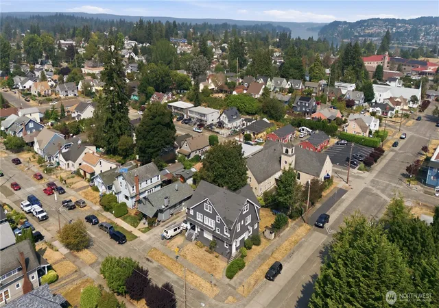 Photo 3 of Sale Pending at 801 Veneta Ave, Bremerton, WA 98337 | MLS# NWM2568462 | Listing updated on 2026-09-25