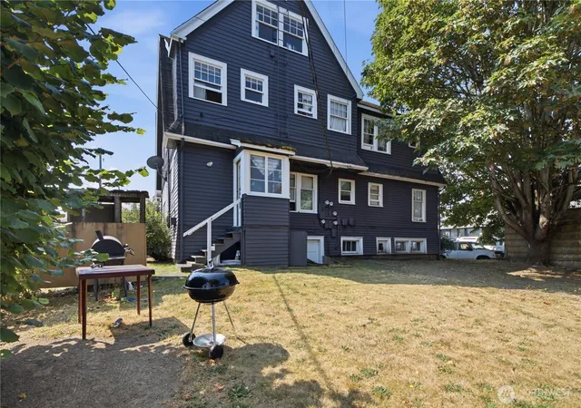 Photo 3 of Sale Pending at 801 Veneta Ave, Bremerton, WA 98337 | MLS# NWM2568462 | Listing updated on 2026-09-25