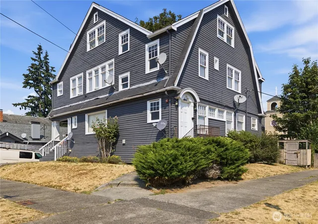 Photo 4 of Sale Pending at 801 Veneta Ave, Bremerton, WA 98337 | MLS# NWM2568462 | Listing updated on 2026-09-25