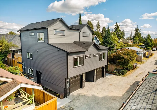 Photo 3 of Townhouse for sale at 2216 N Proctor St #B, Tacoma, WA 98406 | MLS# NWM2568612 | Listing updated on 2026-09-26