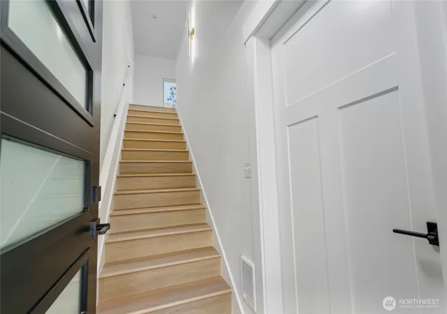 Photo 4 of Townhouse for sale at 2216 N Proctor St #B, Tacoma, WA 98406 | MLS# NWM2568612 | Listing updated on 2026-09-26