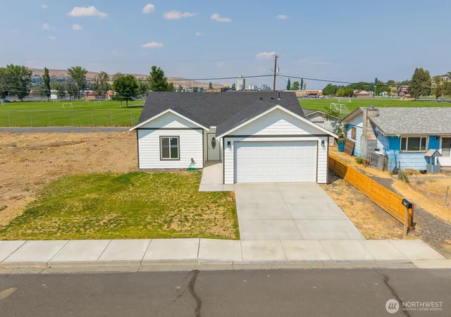 Photo 2 of Single family home for sale at 248 Se Pioneer Ave, Ephrata, WA 98823 | MLS# NWM2568698 | Listing updated on 2026-09-23