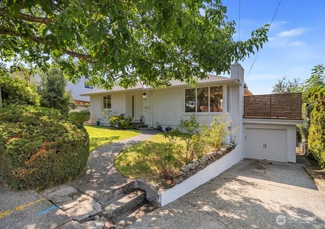Photo 1 of Single family home for sale at 4831 S Holly St, Seattle, WA 98118 | MLS# NWM2568703 | Listing updated on 2026-09-23