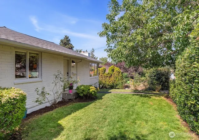 Photo 2 of Single family home for sale at 4831 S Holly St, Seattle, WA 98118 | MLS# NWM2568703 | Listing updated on 2026-09-23