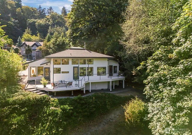 Photo 1 of Single family home for sale at 26530 Lake Fenwick Rd S, Kent, WA 98032 | MLS# NWM2568719 | Listing updated on 2026-09-28