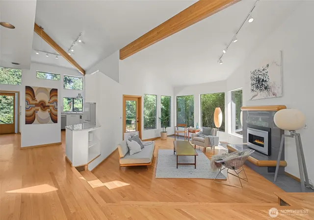 Photo 4 of Single family home for sale at 26530 Lake Fenwick Rd S, Kent, WA 98032 | MLS# NWM2568719 | Listing updated on 2026-09-28