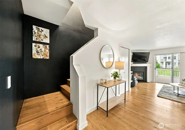 Photo 4 of Townhouse for sale at 5508 S 236th Place #8-4, Kent, WA 98032 | MLS# NWM2568737 | Listing updated on 2026-09-30