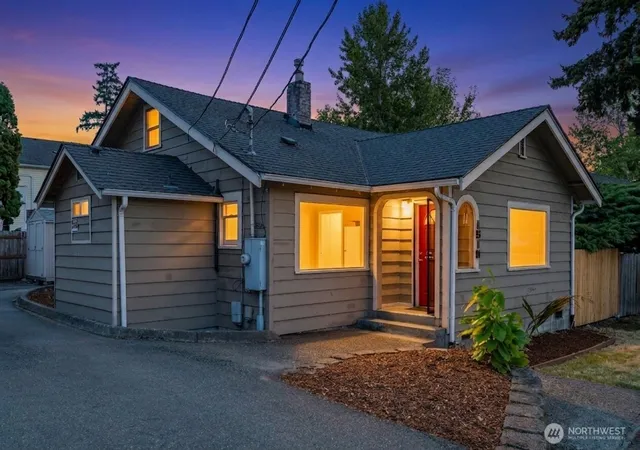Photo 1 of Single family home for sale at 1510 E Sunset Dr, Bellingham, WA 98226 | MLS# NWM2568747 | Listing updated on 2026-09-30