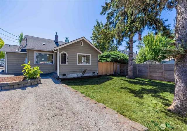 Photo 3 of Single family home for sale at 1510 E Sunset Dr, Bellingham, WA 98226 | MLS# NWM2568747 | Listing updated on 2026-09-30