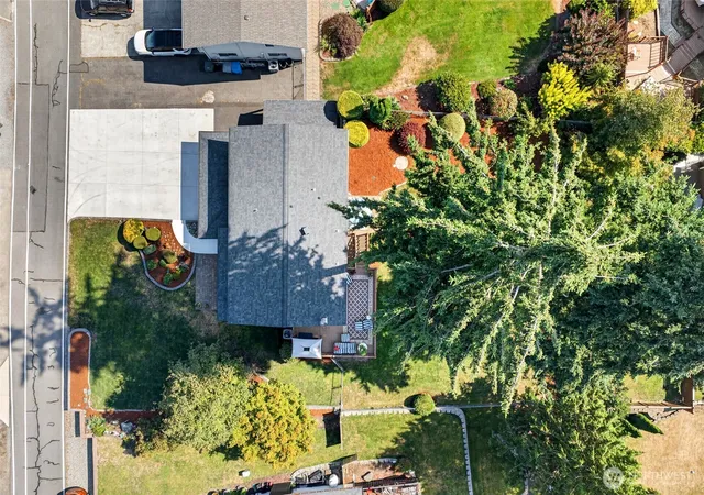 Photo 3 of Single family home for sale at 2622 211th Avenue E, Lake Tapps, WA 98391 | MLS# NWM2568752 | Listing updated on 2026-09-24