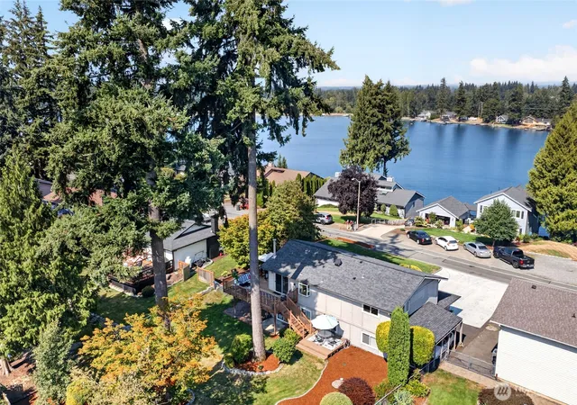 Photo 4 of Single family home for sale at 2622 211th Avenue E, Lake Tapps, WA 98391 | MLS# NWM2568752 | Listing updated on 2026-09-24