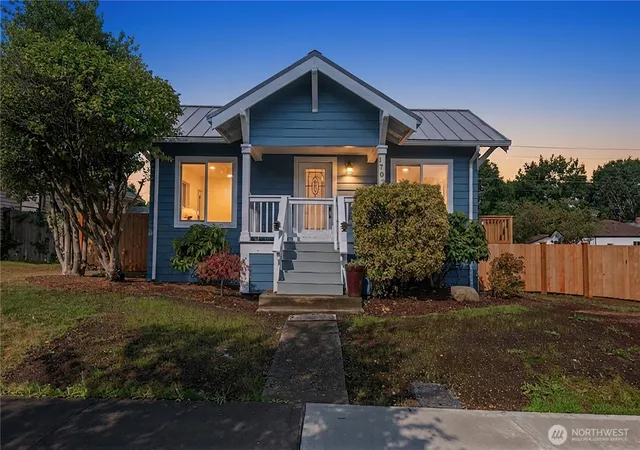 Photo 2 of Condo for sale at 1702 Rainier Ave, Everett, WA 98201 | MLS# NWM2568771 | Listing updated on 2026-09-23