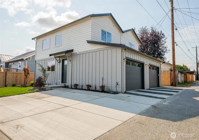 Condo for sale at 1702 Rainier Ave #B, Everett, WA 98201 | MLS# NWM2568778 | Listing updated on 2026-09-23