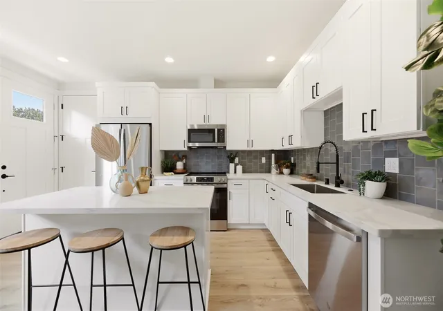 Photo 4 of Condo for sale at 1702 Rainier Ave #B, Everett, WA 98201 | MLS# NWM2568778 | Listing updated on 2026-09-23