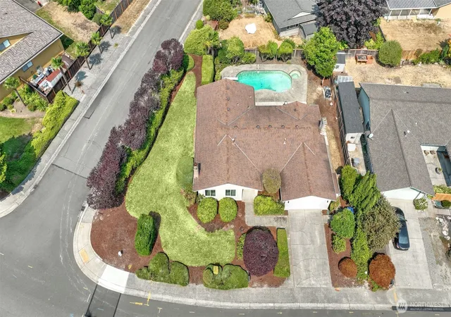 Photo 2 of Sale Pending at 14656 Se Fairwood Blvd, Renton, WA 98058 | MLS# NWM2568850 | Listing updated on 2026-09-23