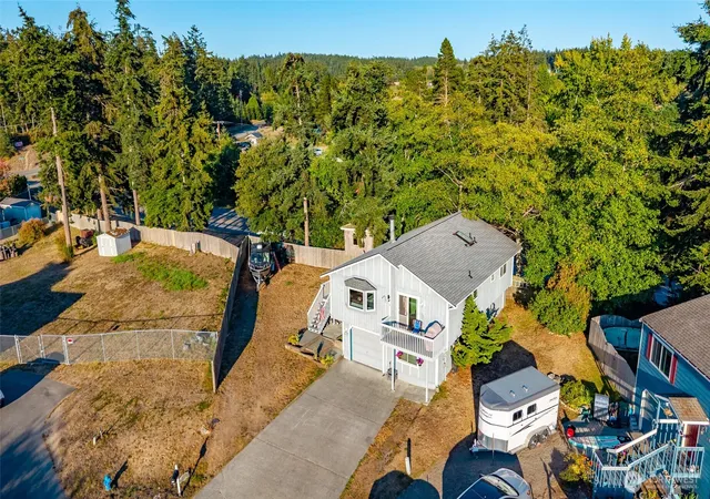 Photo 2 of Single family home for sale at 637 Cranberry Dr, Oak Harbor, WA 98277 | MLS# NWM2568899 | Listing updated on 2026-09-23