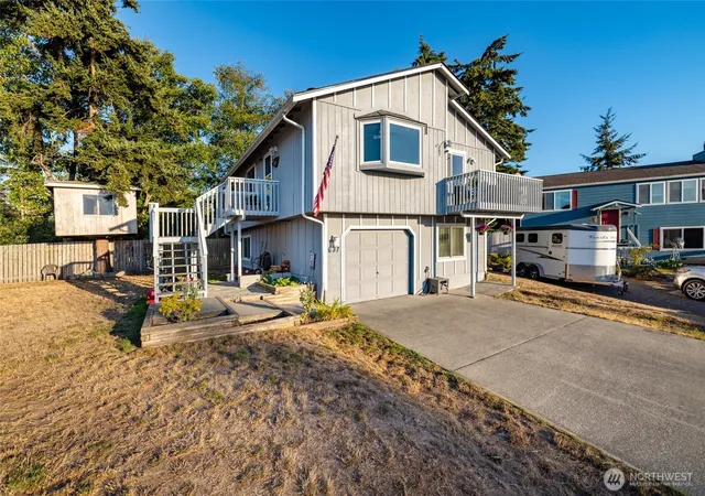 Photo 3 of Single family home for sale at 637 Cranberry Dr, Oak Harbor, WA 98277 | MLS# NWM2568899 | Listing updated on 2026-09-23