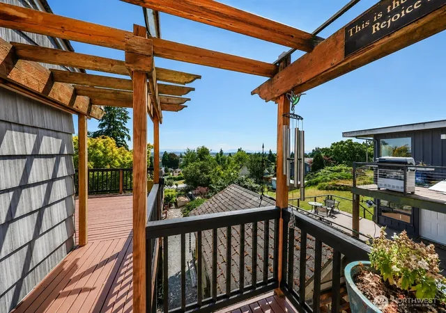 Photo 4 of Single family home for sale at 3703 Federal Ave, Everett, WA 98201 | MLS# NWM2568944 | Listing updated on 2026-09-26
