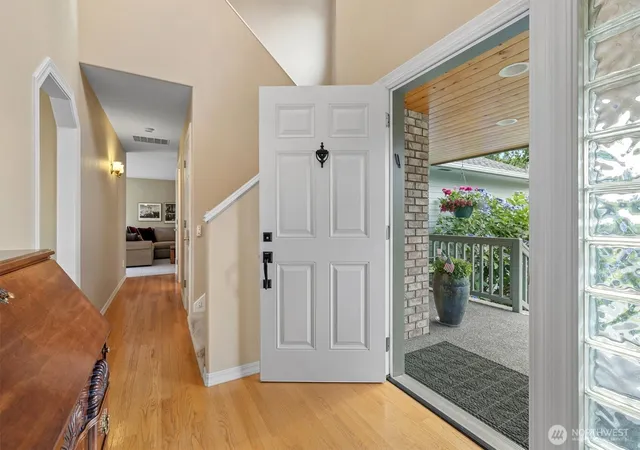Photo 3 of Single family home for sale at 4515 Forest Dr, Everett, WA 98203 | MLS# NWM2568991 | Listing updated on 2026-09-25