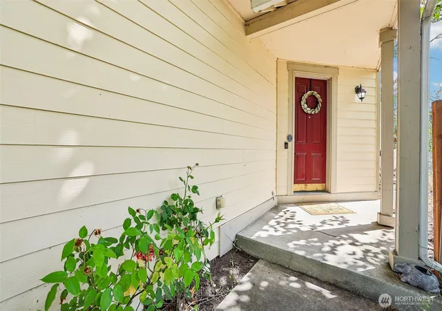Photo 2 of Single family home for sale at 18613 98th Avenue E, Puyallup, WA 98375 | MLS# NWM2569035 | Listing updated on 2026-09-26
