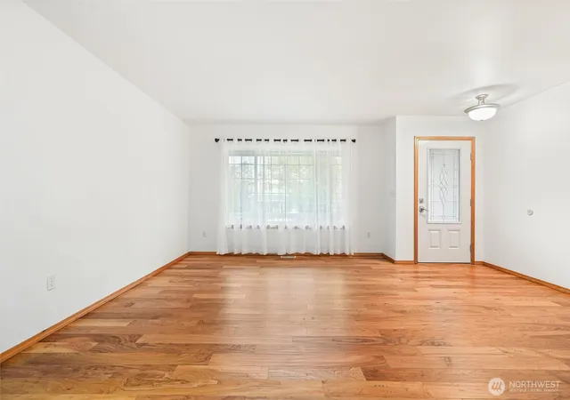 Photo 4 of Single family home for sale at 5708 9th Drive W, Everett, WA 98203 | MLS# NWM2569116 | Listing updated on 2026-09-24