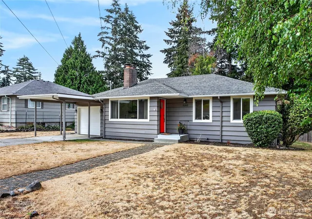 Photo 3 of Contingent at 3140 Elwood Dr W, University Place, WA 98466 | MLS# NWM2569217 | Listing updated on 2026-09-28