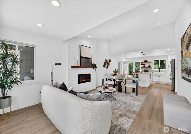 Photo 4 of Single family home for sale at 3140 Elwood Dr W, University Place, WA 98466 | MLS# NWM2569217 | Listing updated on 2026-09-28