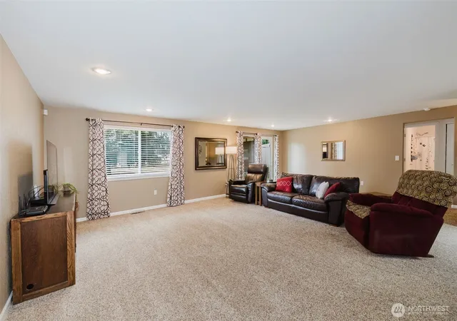 Photo 3 of Sale Pending at 6820 Meridian Rd Se, Olympia, WA 98513 | MLS# NWM2569241 | Listing updated on 2026-09-27