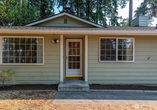 Photo 3 of Single family home for sale at 1206 Independence Ct, Oak Harbor, WA 98277 | MLS# NWM2569399 | Listing updated on 2026-09-23