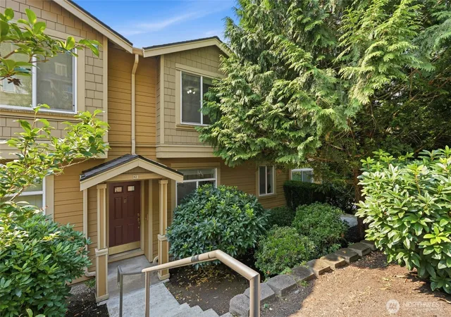 Photo 3 of Townhouse for sale at 23300 Se Black Nugget Rd #M2, Issaquah, WA 98029 | MLS# NWM2569412 | Listing updated on 2026-09-26