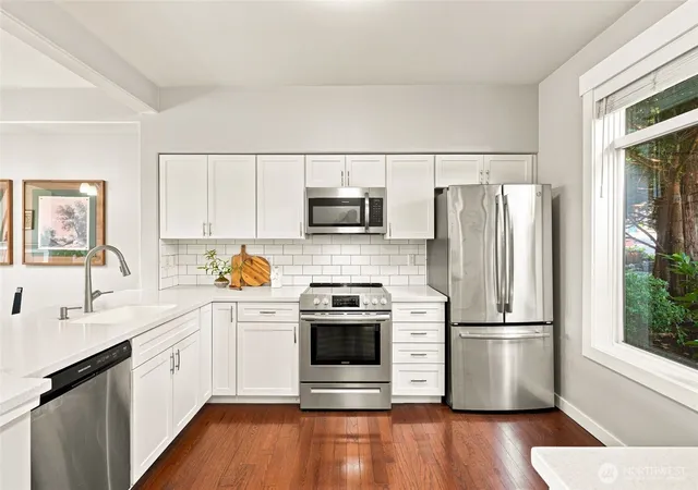Photo 3 of Townhouse for sale at 23300 SE Black Nugget Rd #M2, Issaquah, WA 98029 | MLS# NWM2569412 | Listing updated on 2026-09-26