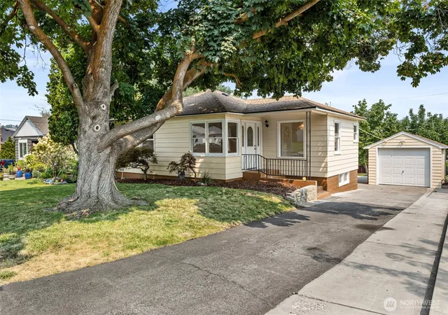 Photo 1 of Sale Pending at 615 S 21st Avenue, Yakima, WA 98902 | MLS# NWM2569540 | Listing updated on 2026-09-26