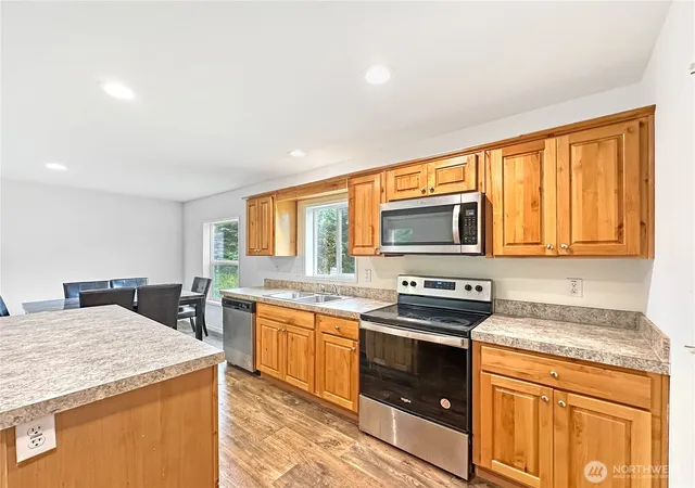 Photo 4 of Sale Pending at 46 Copalis Beach Rd, Copalis Beach, WA 98535 | MLS# NWM2569559 | Listing updated on 2026-09-21