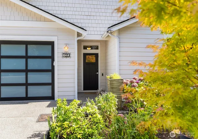 Photo 1 of Single family home for sale at 720 Fords Ct Nw, Bainbridge Island, WA 98110 | MLS# NWM2569560 | Listing updated on 2026-09-29