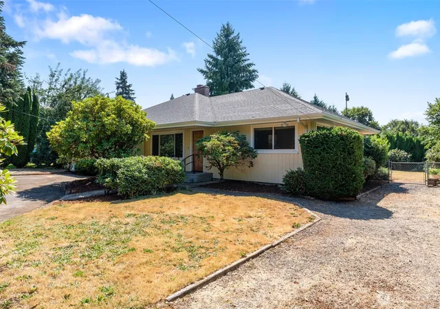 Photo 3 of Sale Pending at 241 Buland Dr, Castle Rock, WA 98611 | MLS# NWM2569609 | Listing updated on 2026-09-18