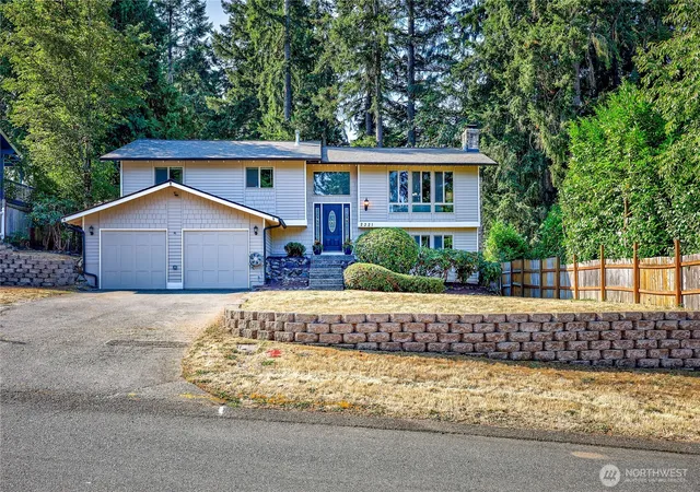 Photo 2 of Sale Pending at 2321 Ne Eton Ln, Bremerton, WA 98311 | MLS# NWM2569626 | Listing updated on 2026-10-01